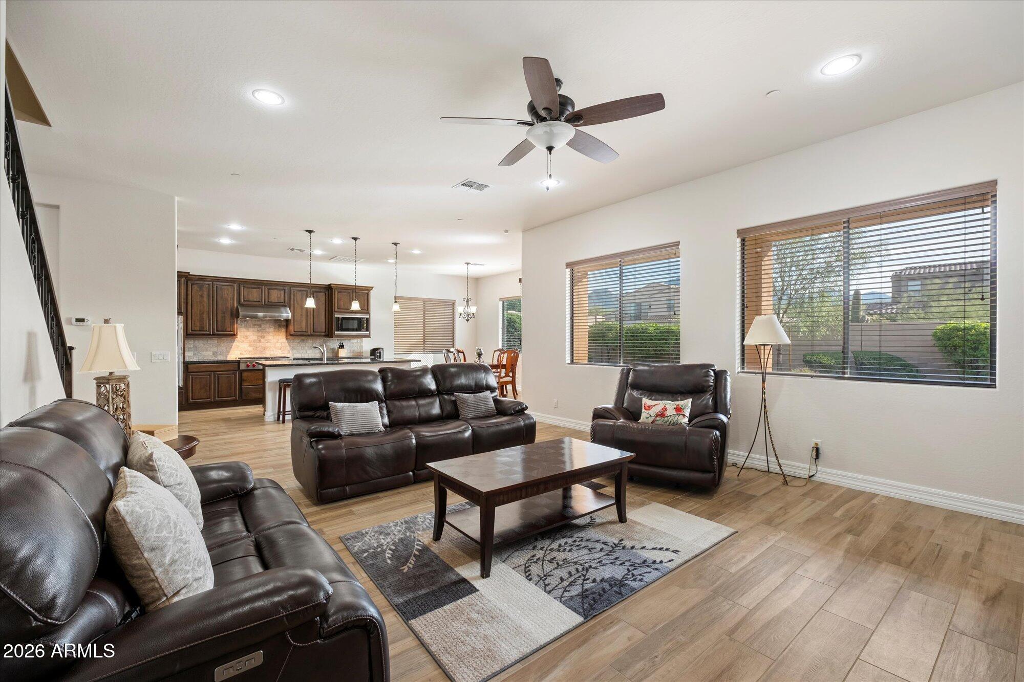 10043 E HILLSIDE Drive