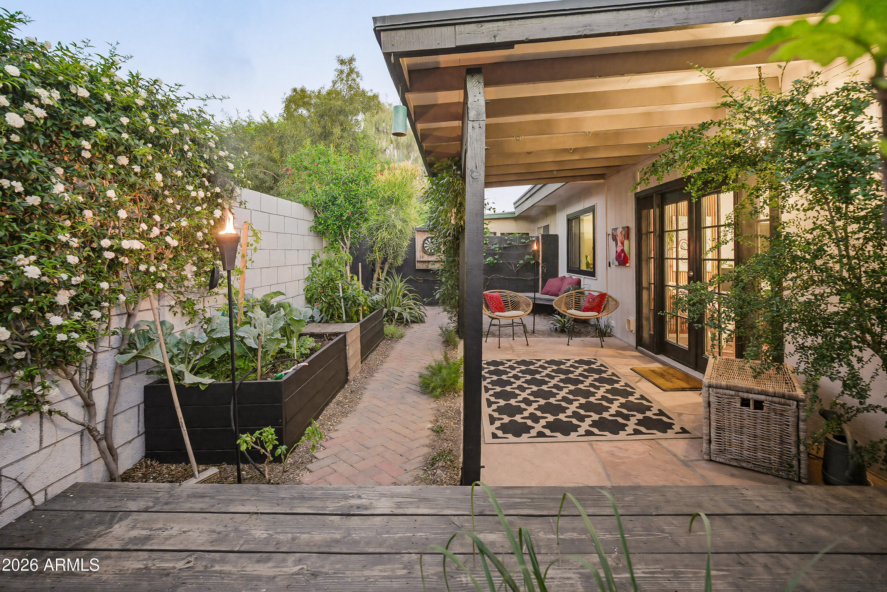 2506 E VILLA MARIA Drive