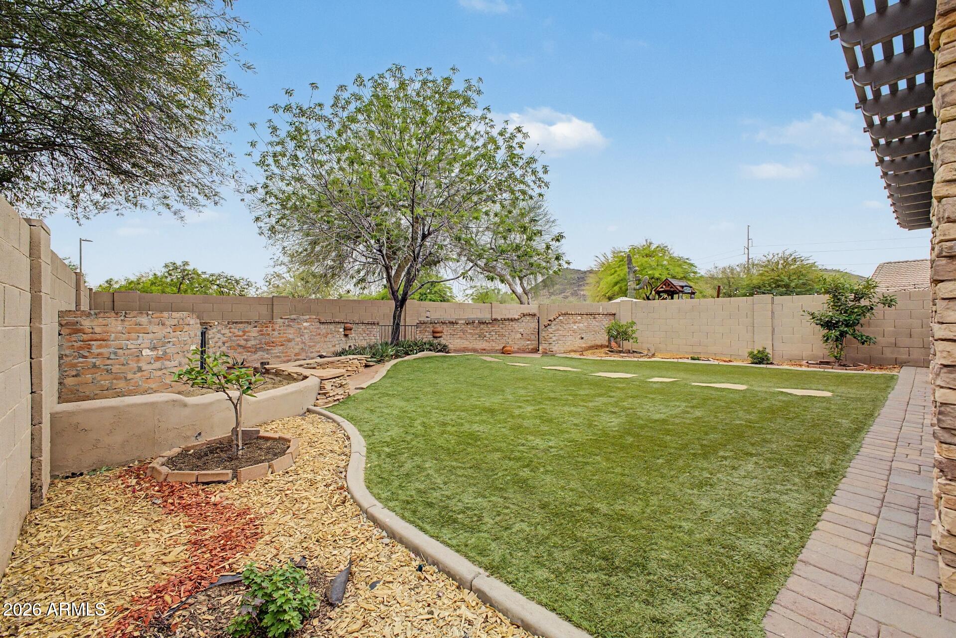 2227 E PARKSIDE Lane
