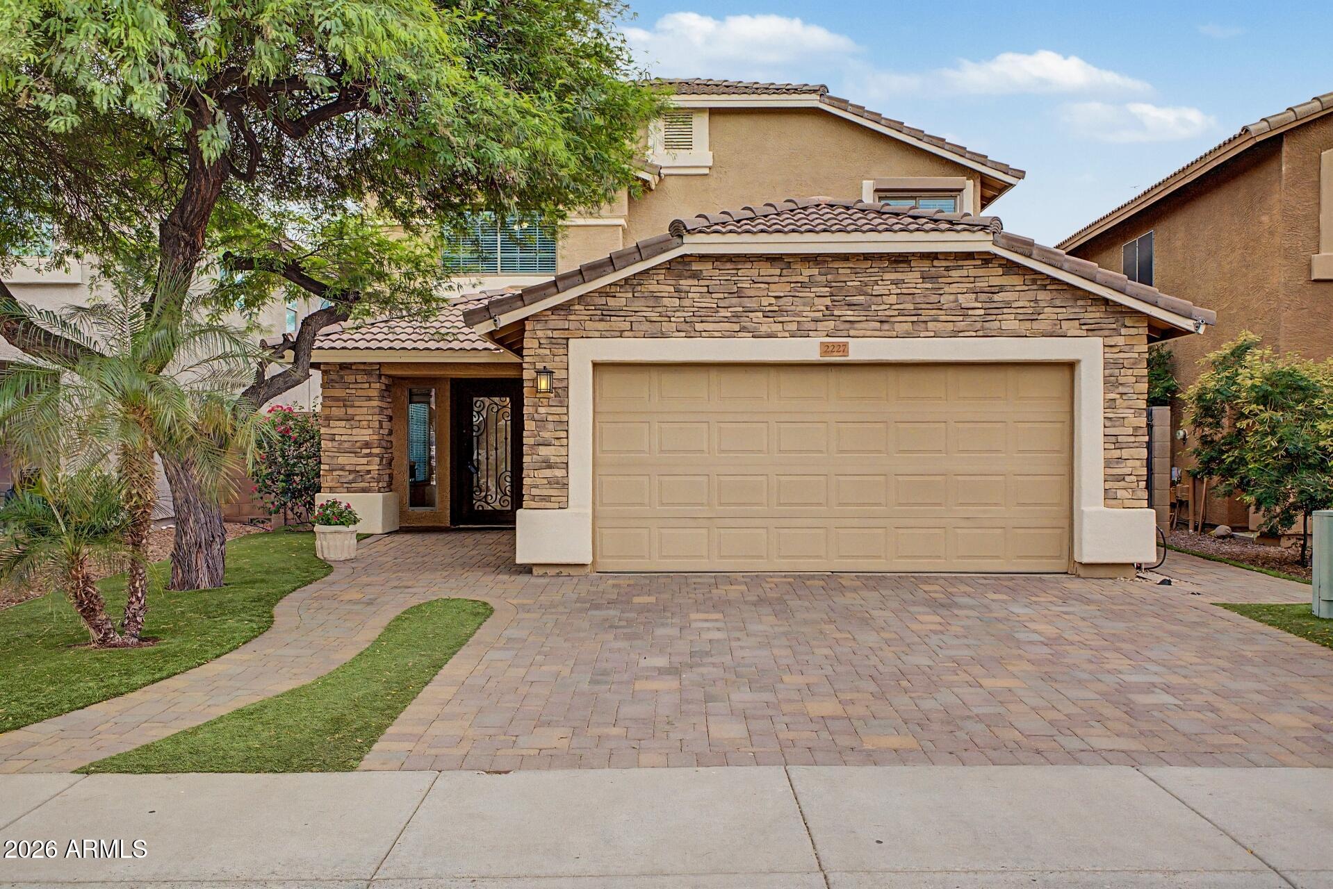 2227 E PARKSIDE Lane