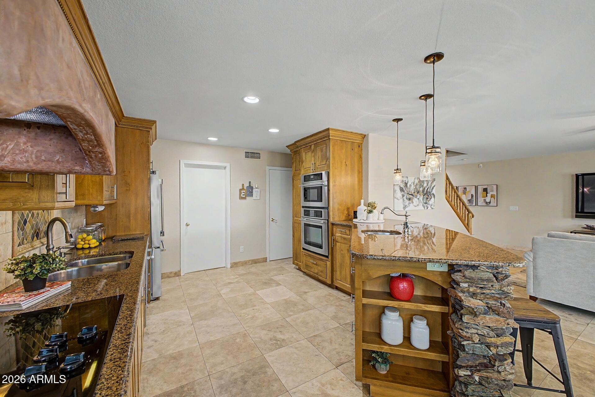 2227 E PARKSIDE Lane