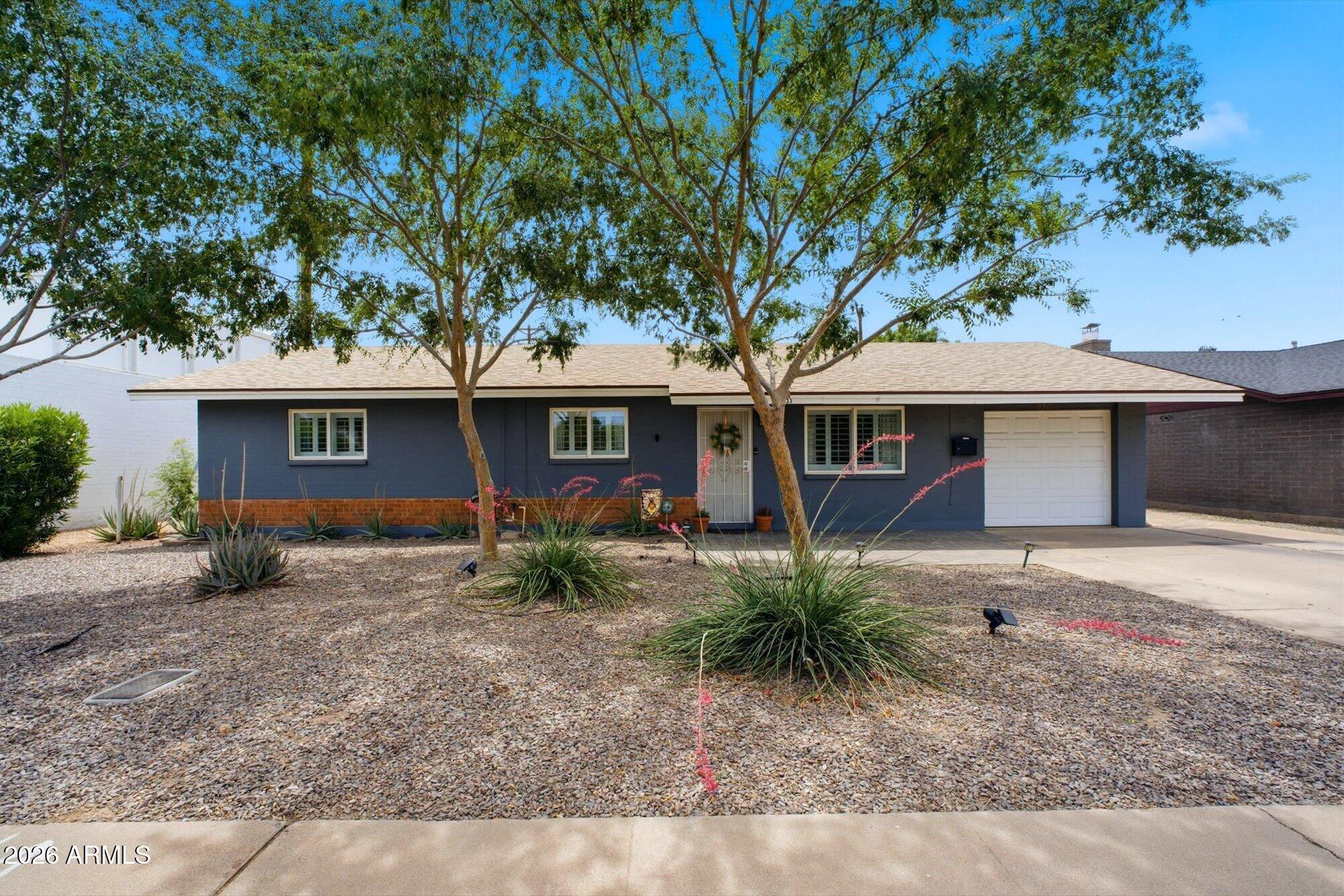 133 E ALAMEDA Drive