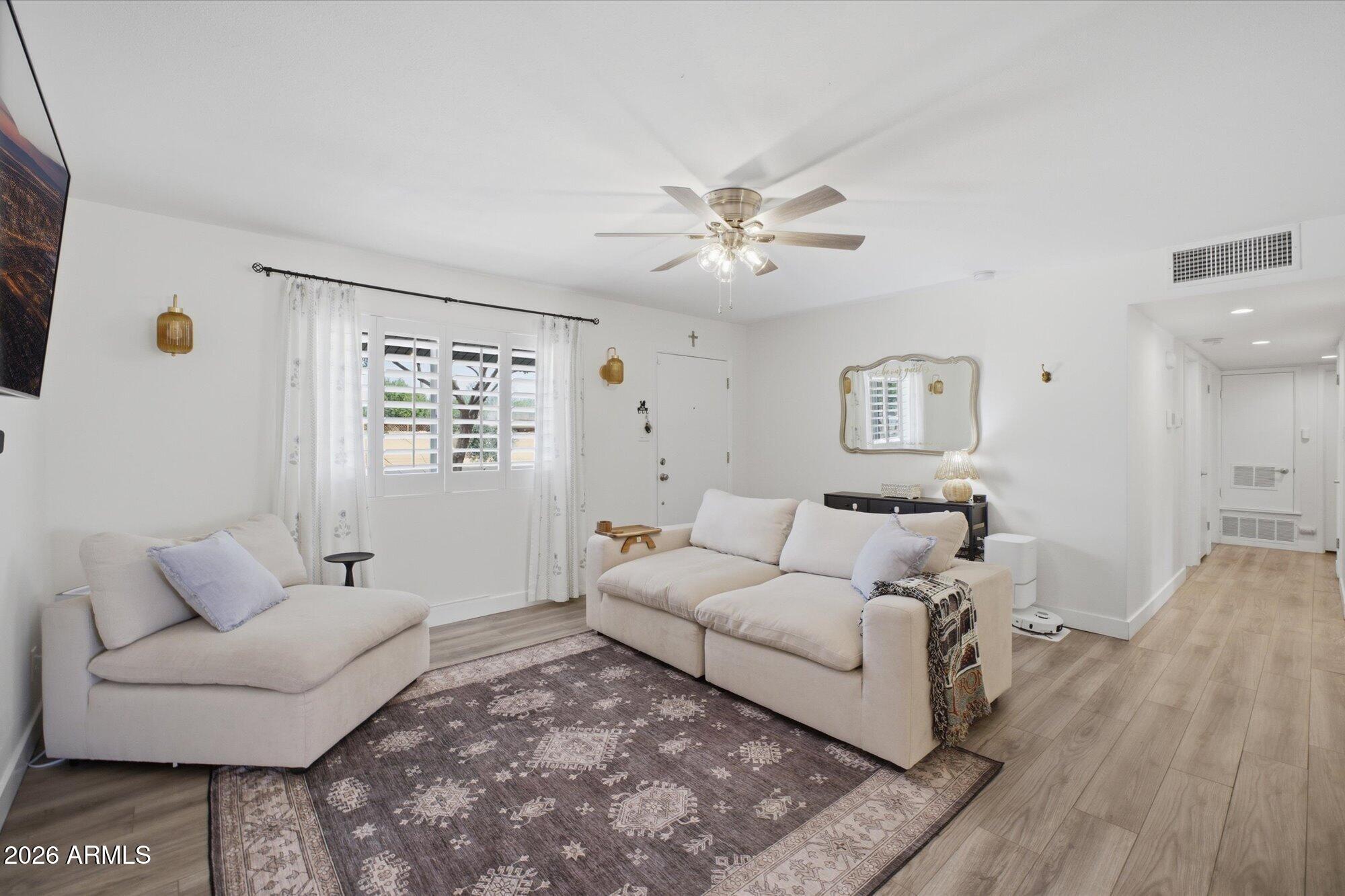 133 E ALAMEDA Drive