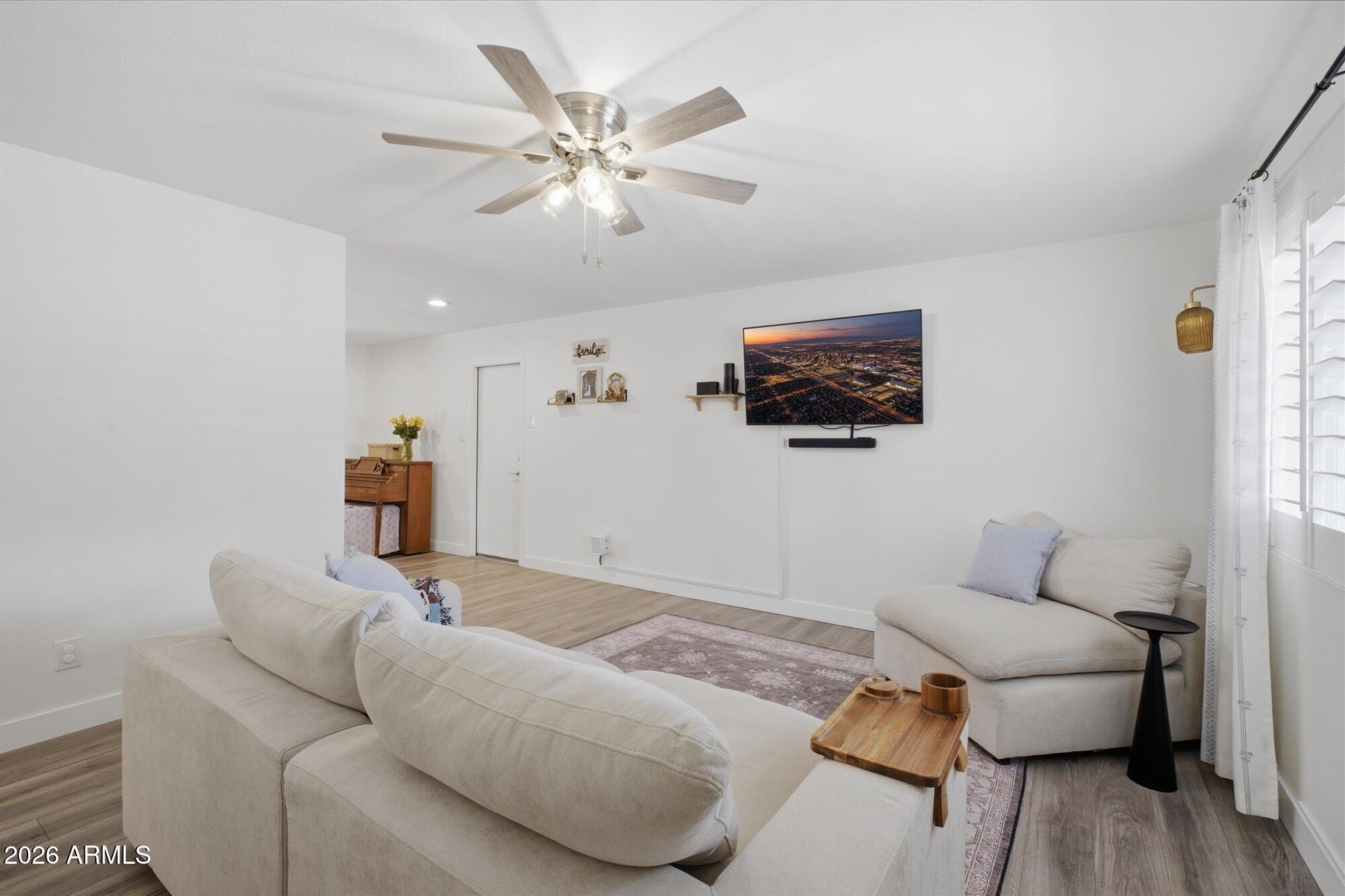133 E ALAMEDA Drive