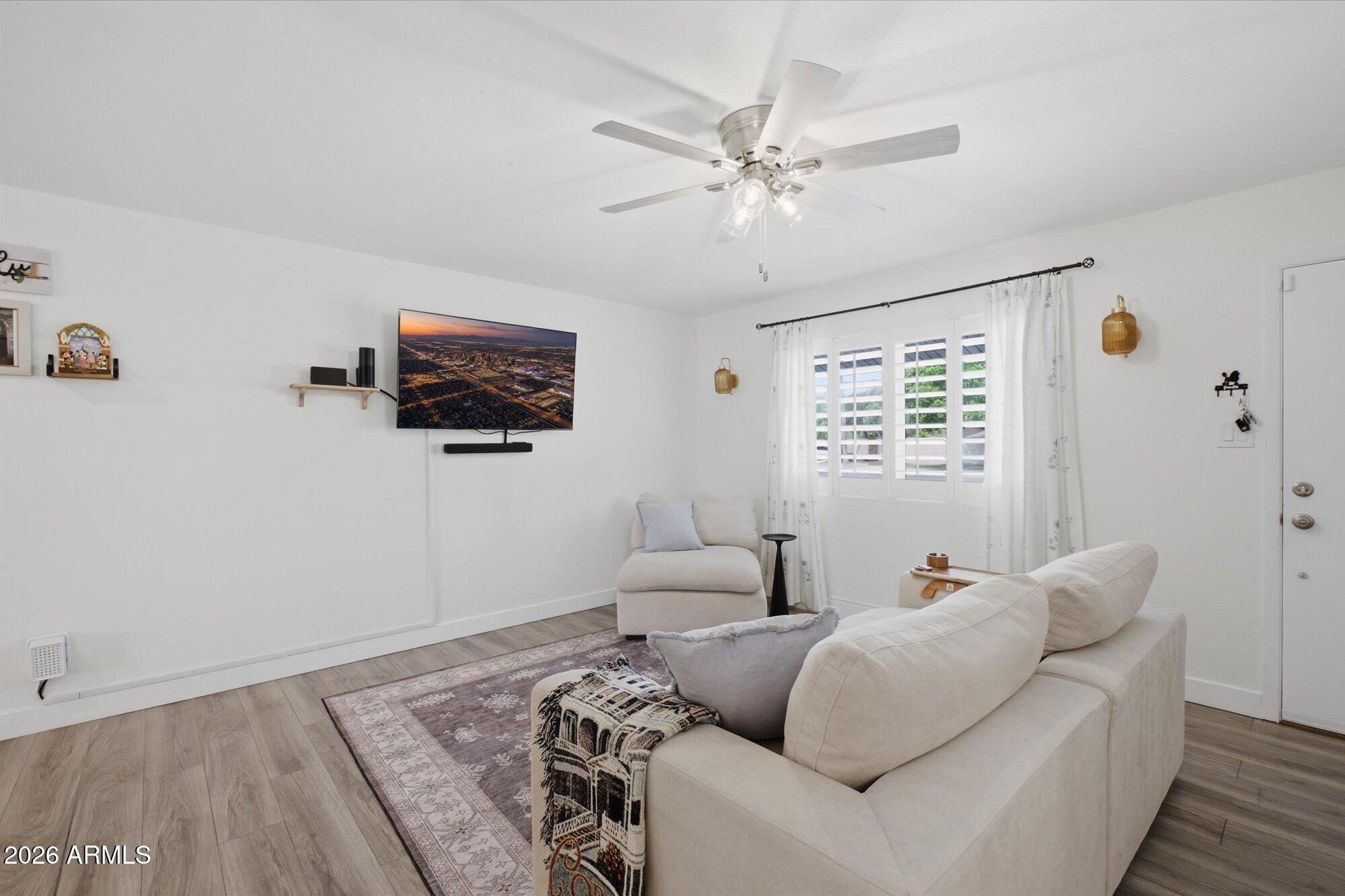 133 E ALAMEDA Drive