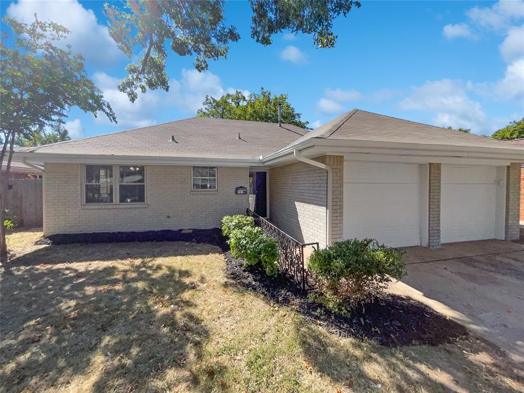 907 Whispering Oak Road