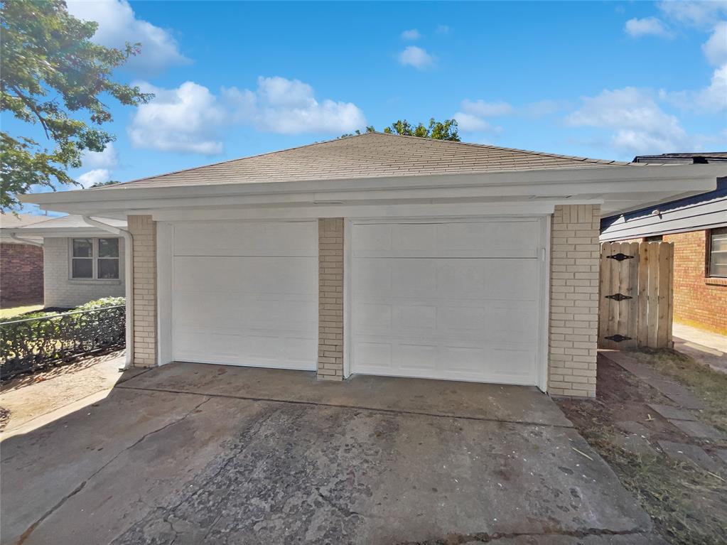 907 Whispering Oak Road