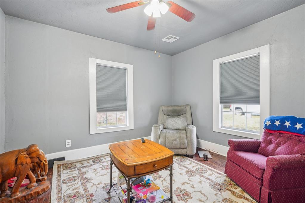 208 W 4th Street