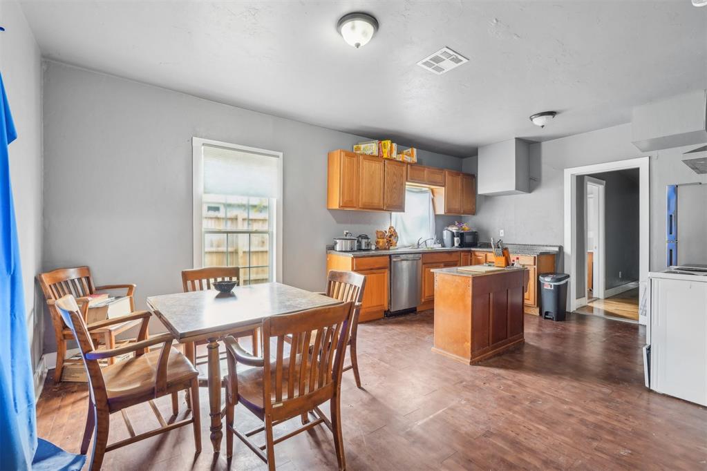 208 W 4th Street