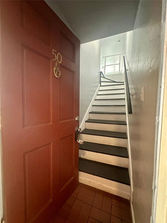 6000 N Brookline Avenue Unit: 50