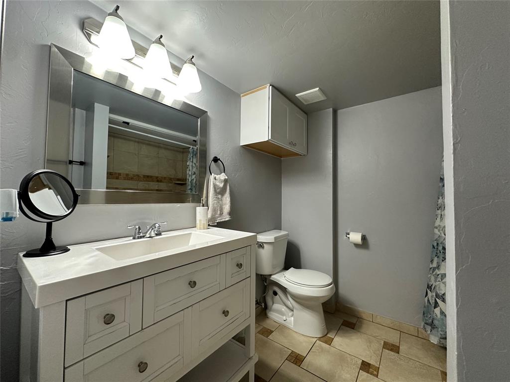 6000 N Brookline Avenue Unit: 50