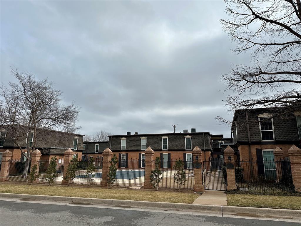6000 N Brookline Avenue Unit: 50