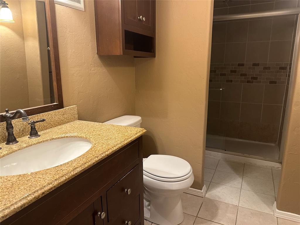6000 N Brookline Avenue Unit: 69