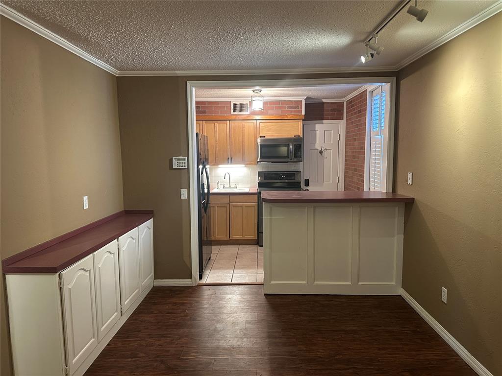 6000 N Brookline Avenue Unit: 69
