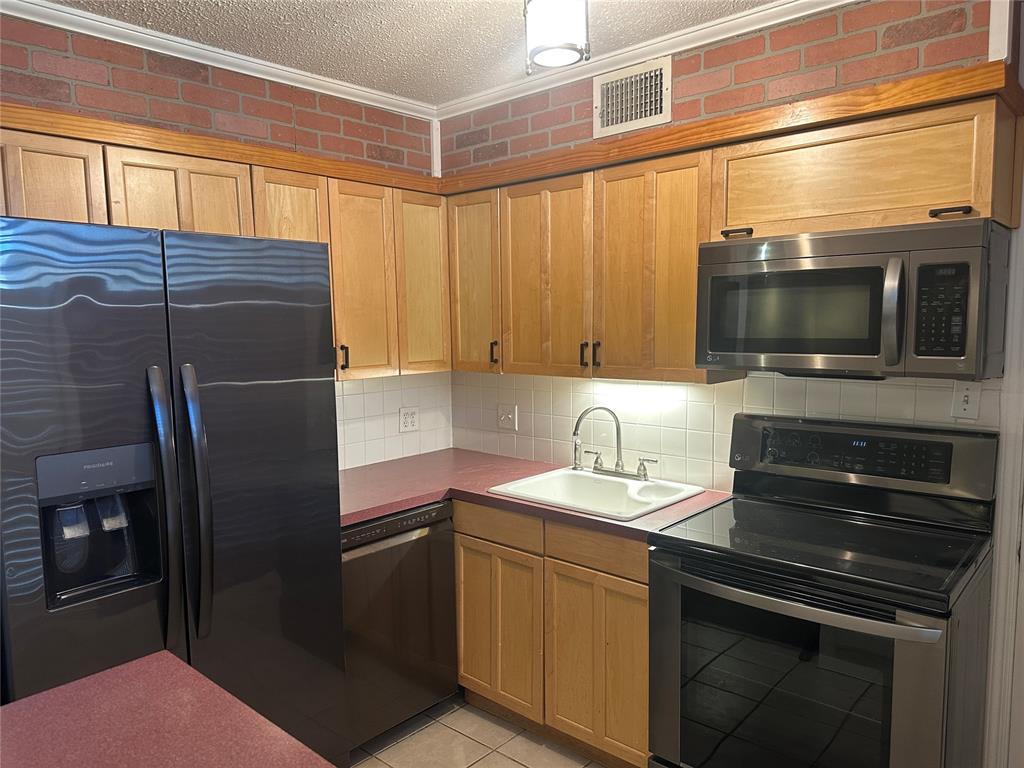 6000 N Brookline Avenue Unit: 69