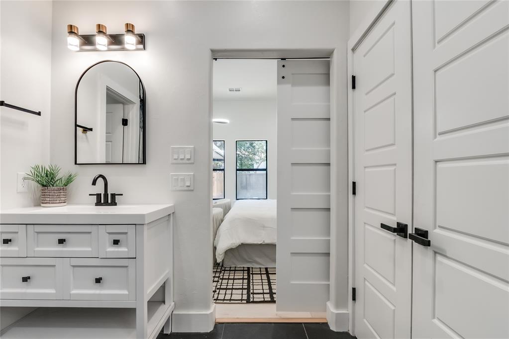 4511 N Mckinley Avenue