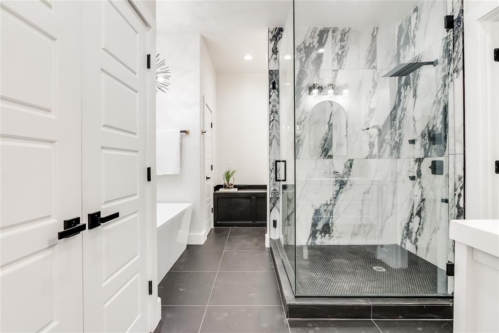 4511 N Mckinley Avenue