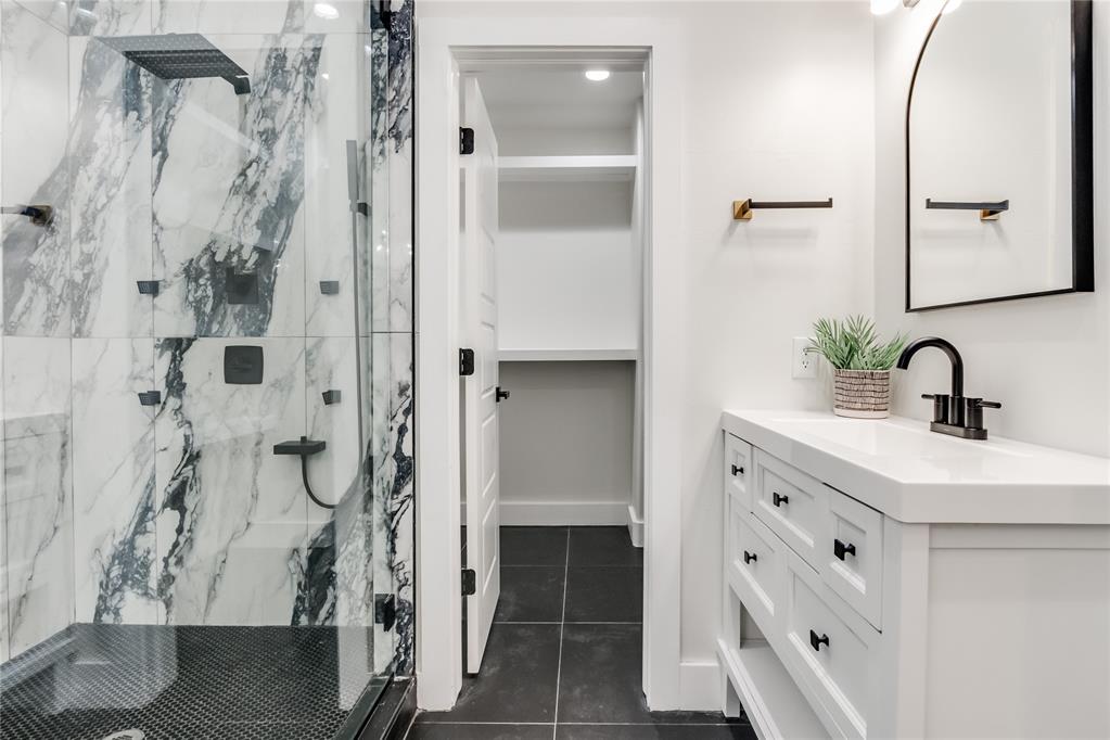 4511 N Mckinley Avenue