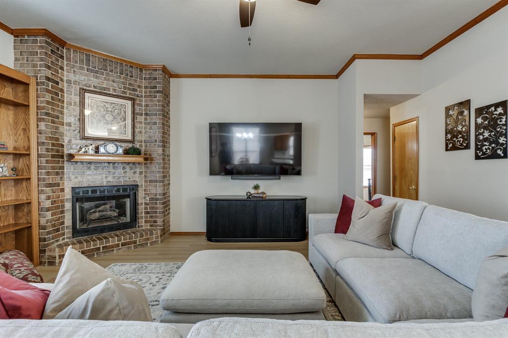 6121 Westlane