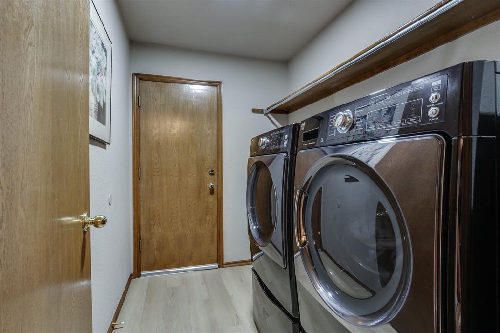 6121 Westlane