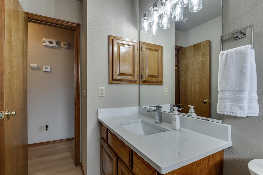 6121 Westlane