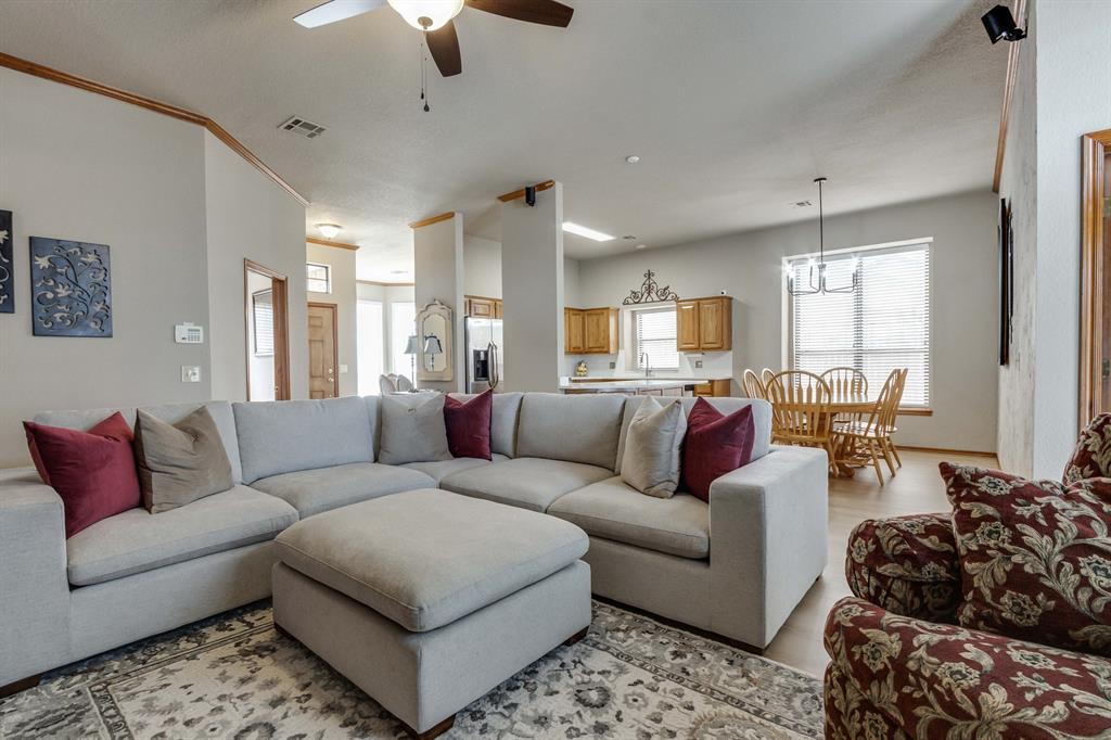6121 Westlane