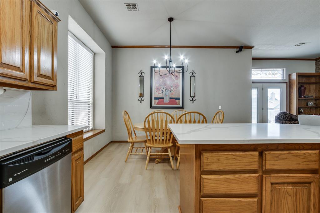 6121 Westlane