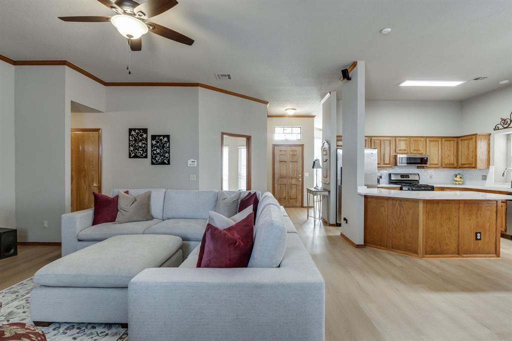 6121 Westlane