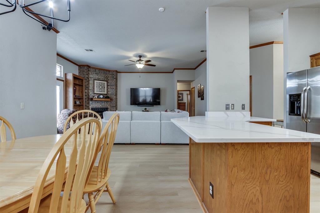 6121 Westlane