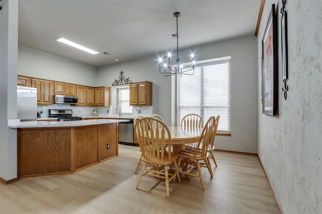 6121 Westlane