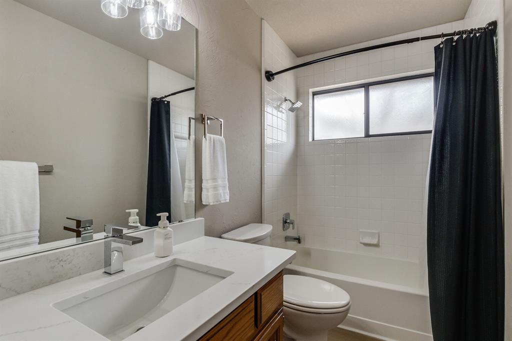 6121 Westlane