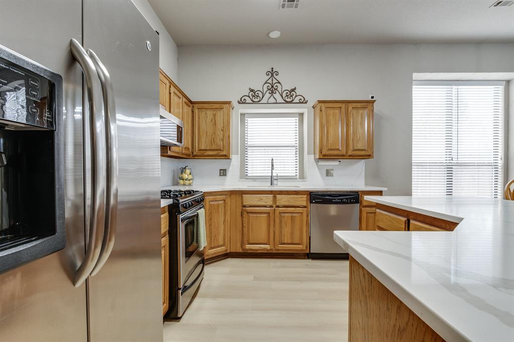 6121 Westlane