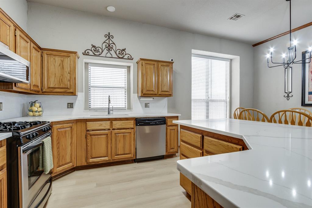 6121 Westlane