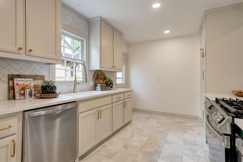2324 NW 28th Street