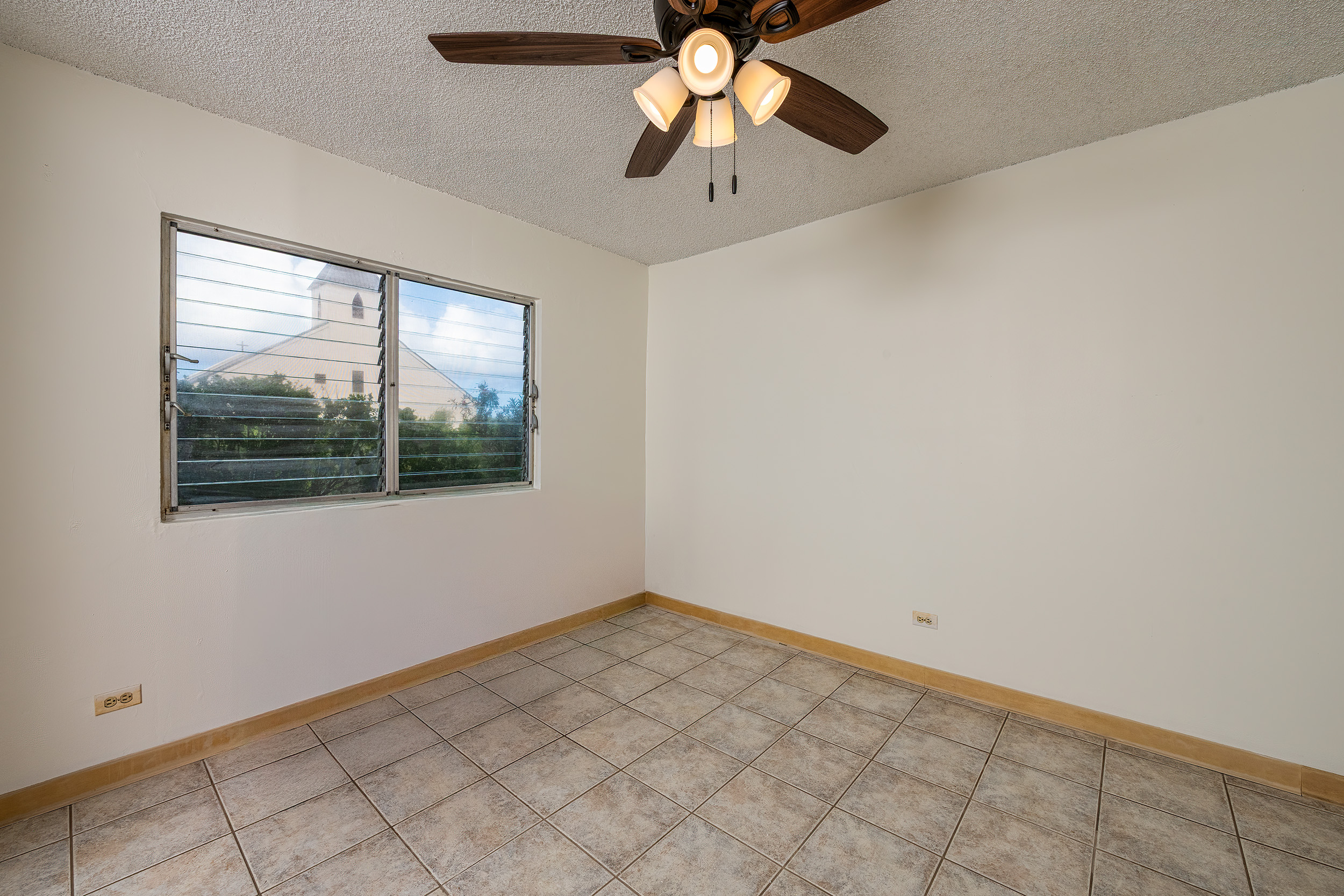 75-5766 KUAKINI HIGHWAY 104