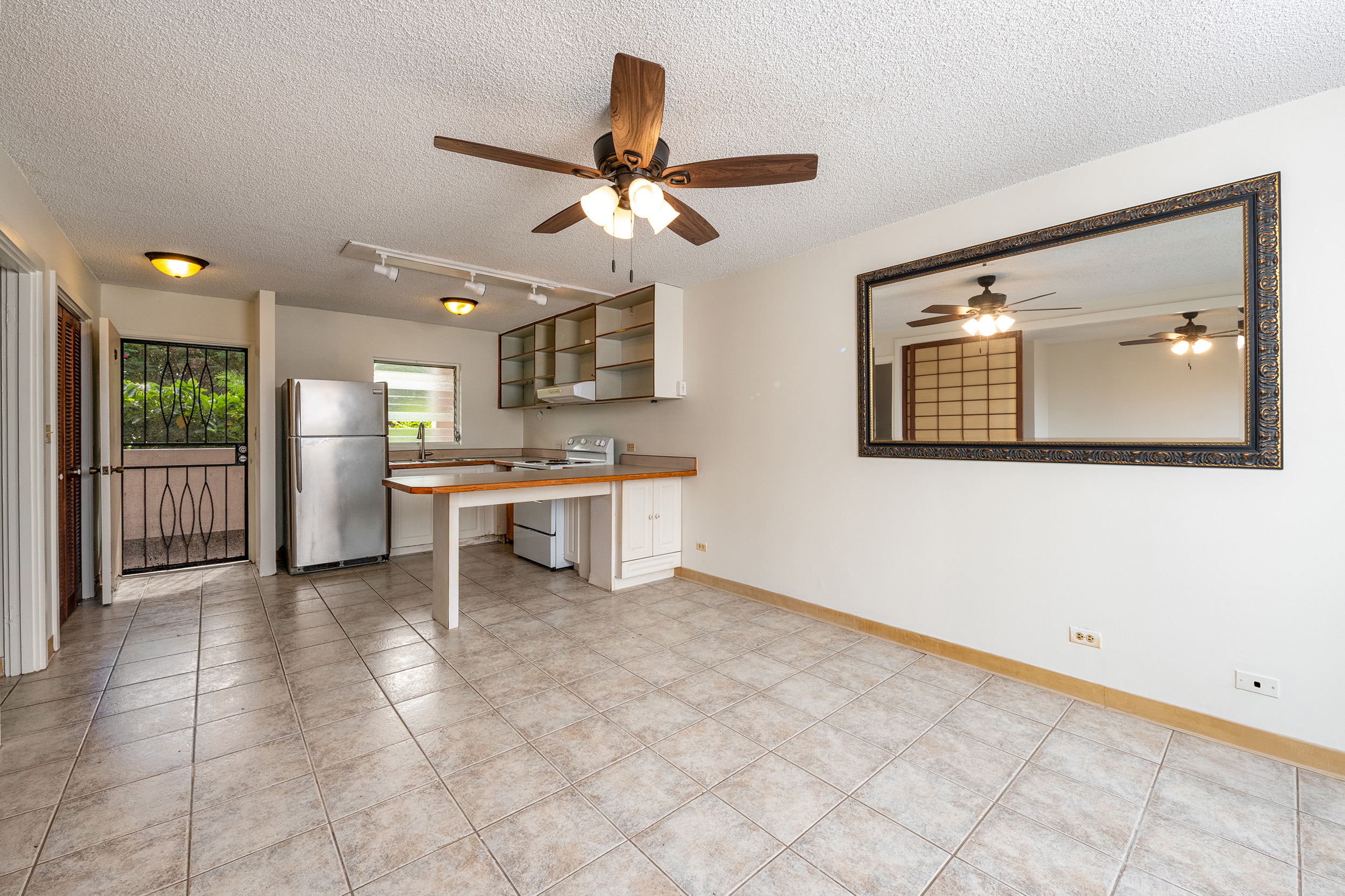 75-5766 KUAKINI HIGHWAY 104
