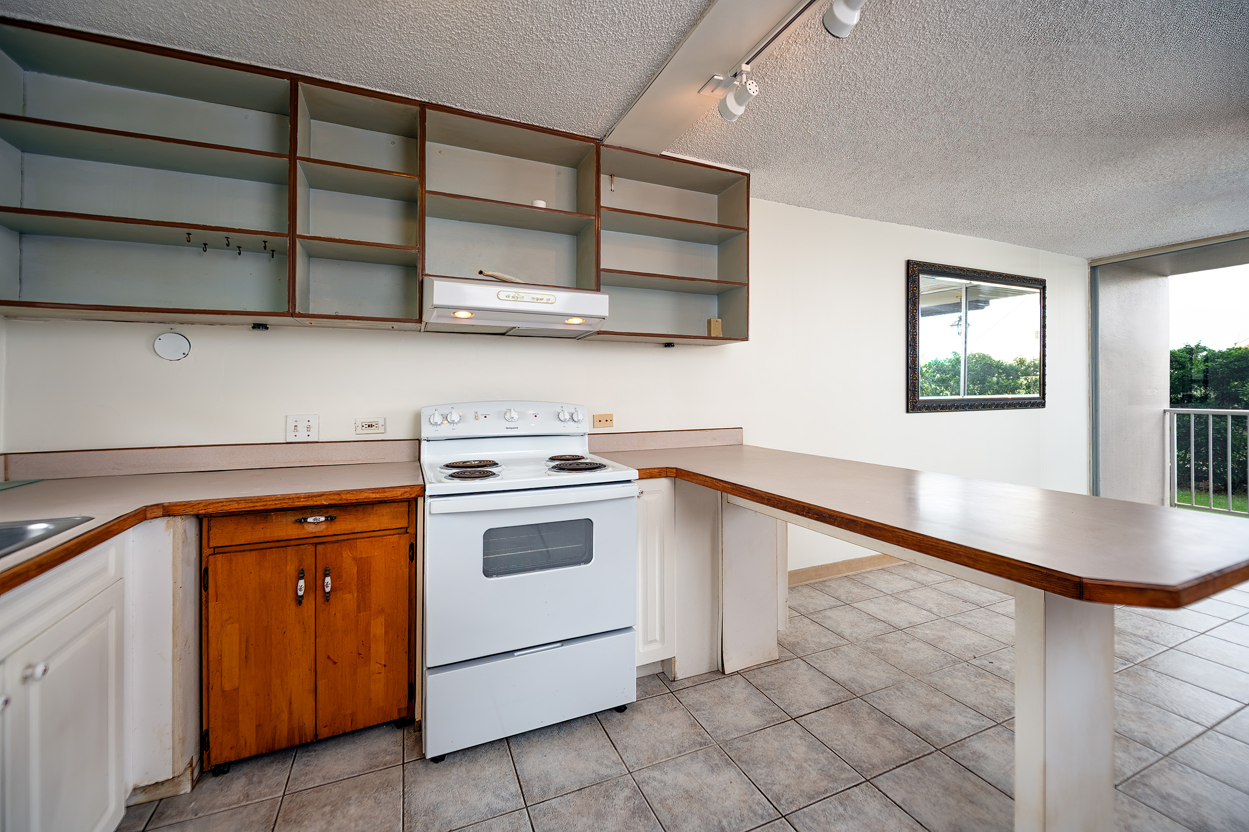 75-5766 KUAKINI HIGHWAY 104