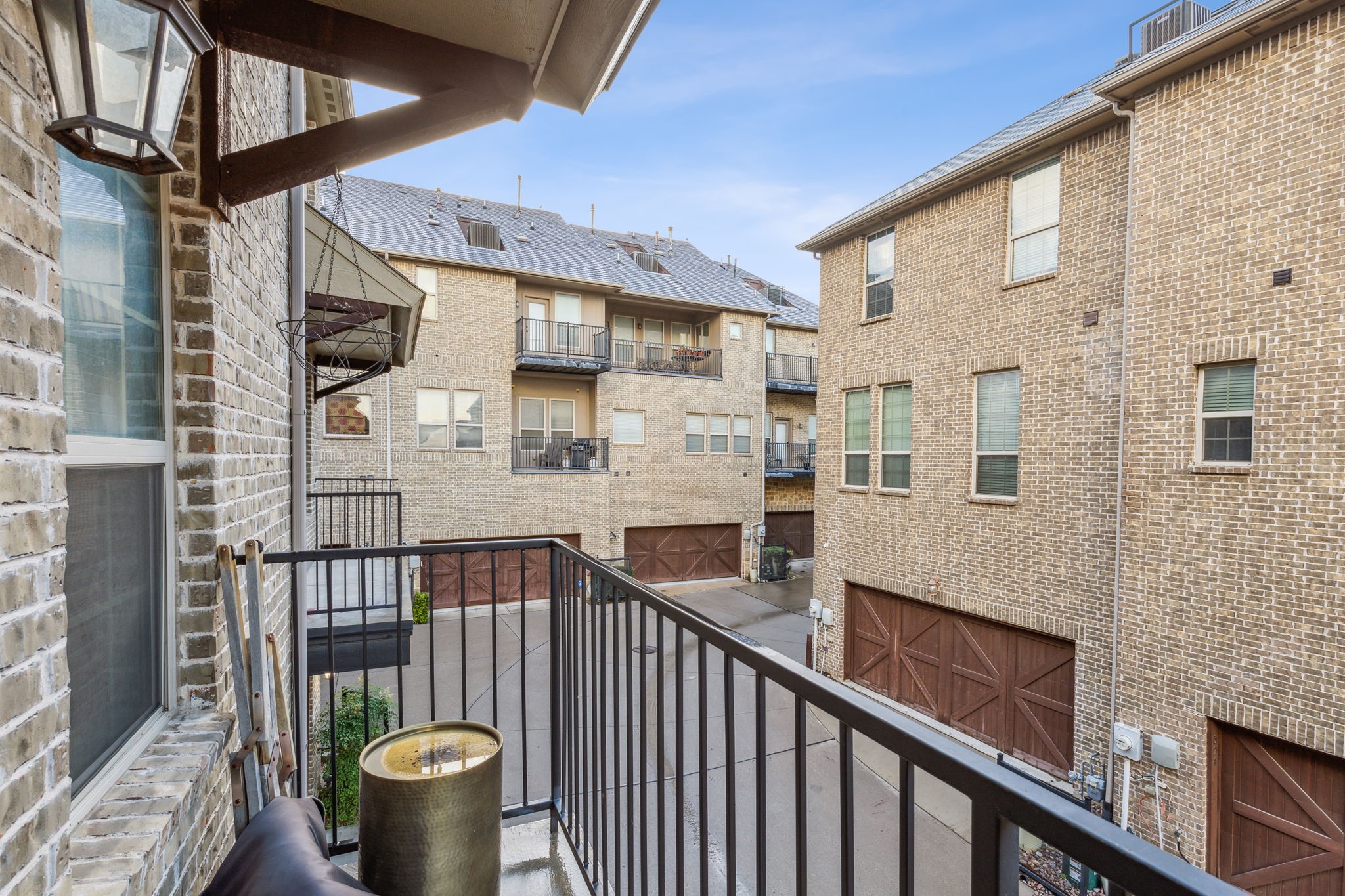 593 W Royal Lane
