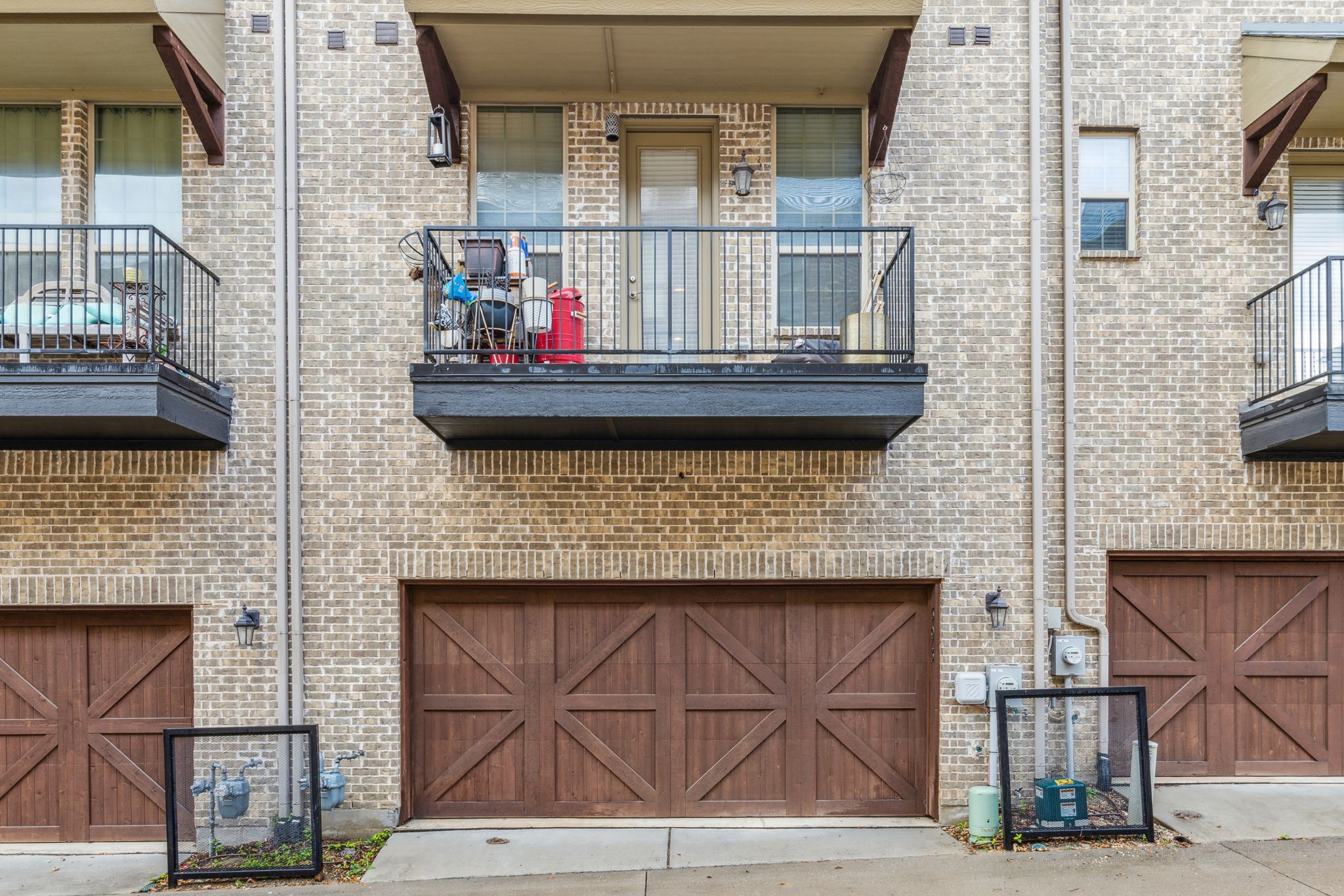 593 W Royal Lane