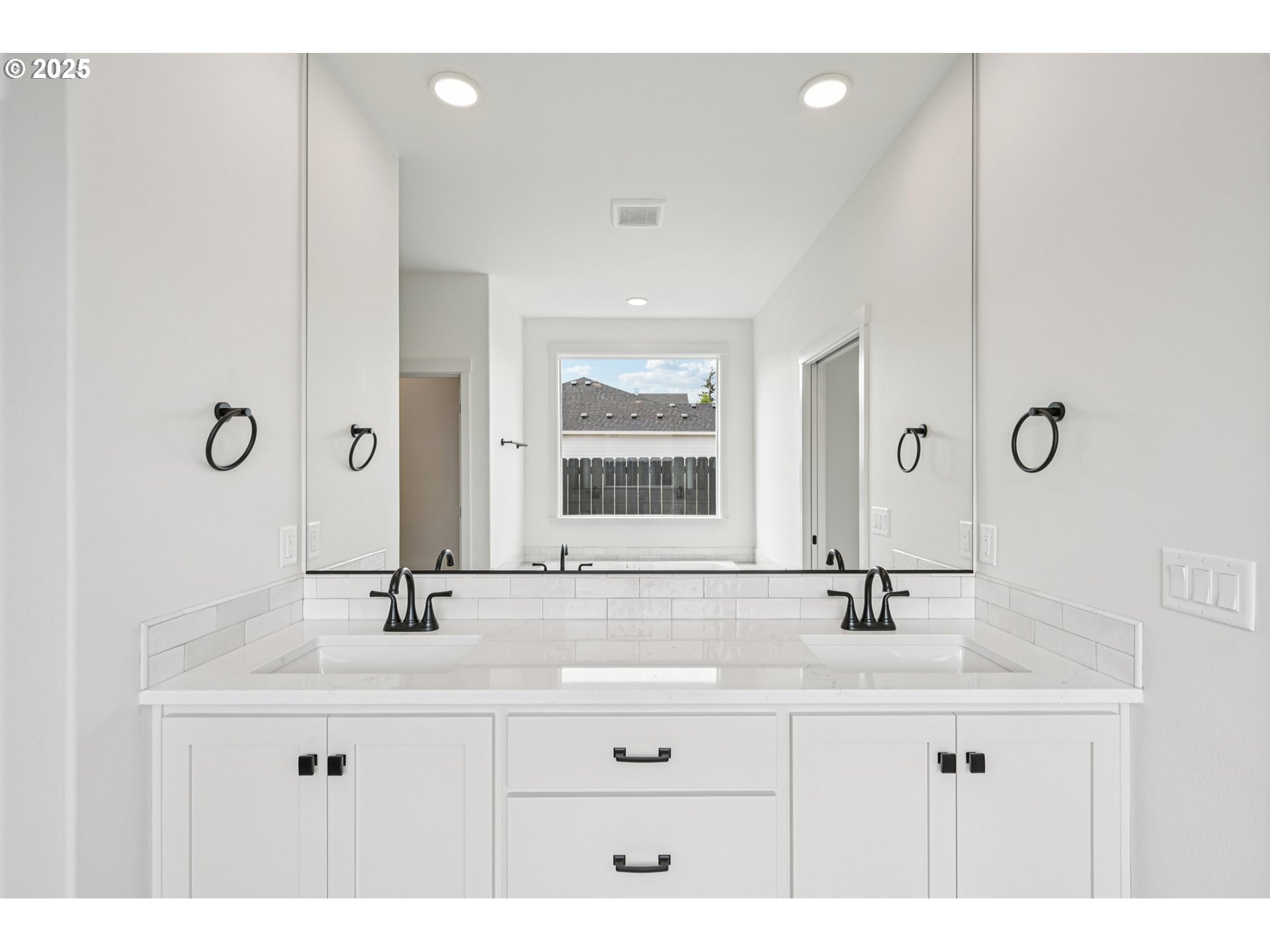 1124 N 44TH PL