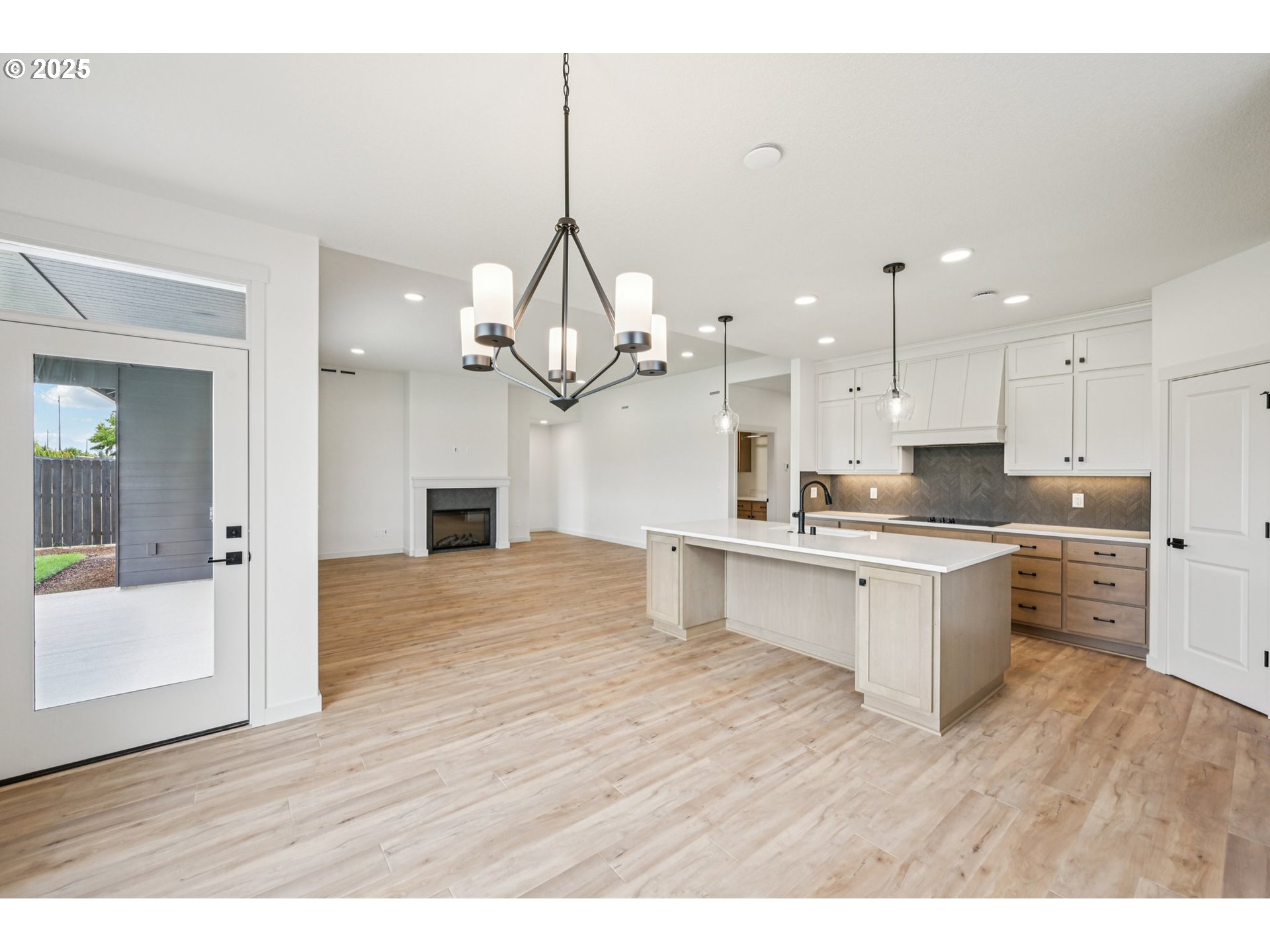 1124 N 44TH PL
