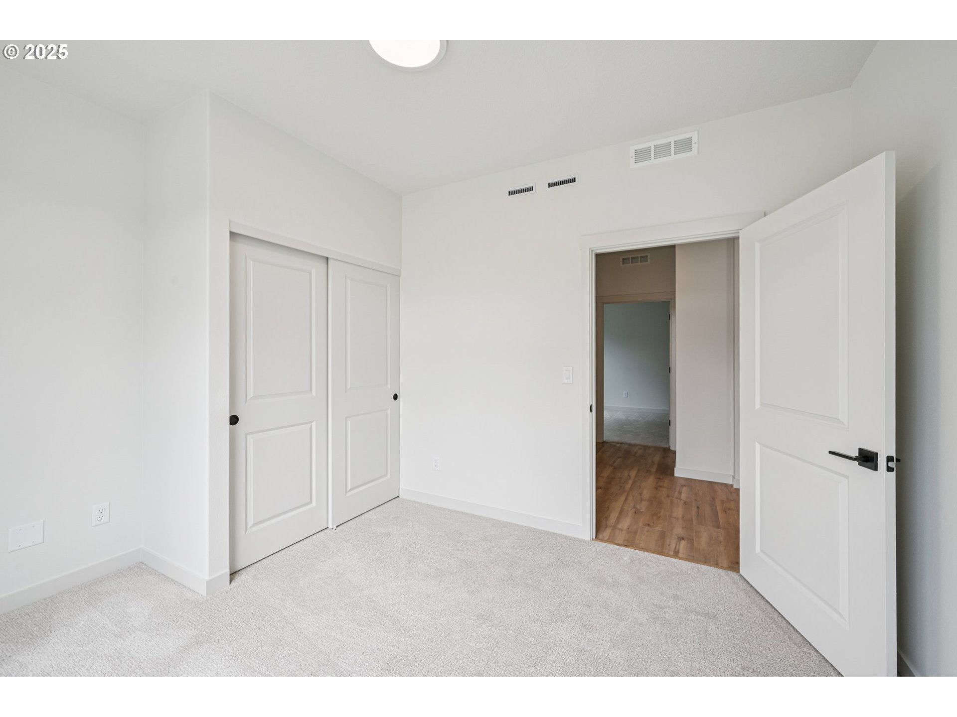 1124 N 44TH PL