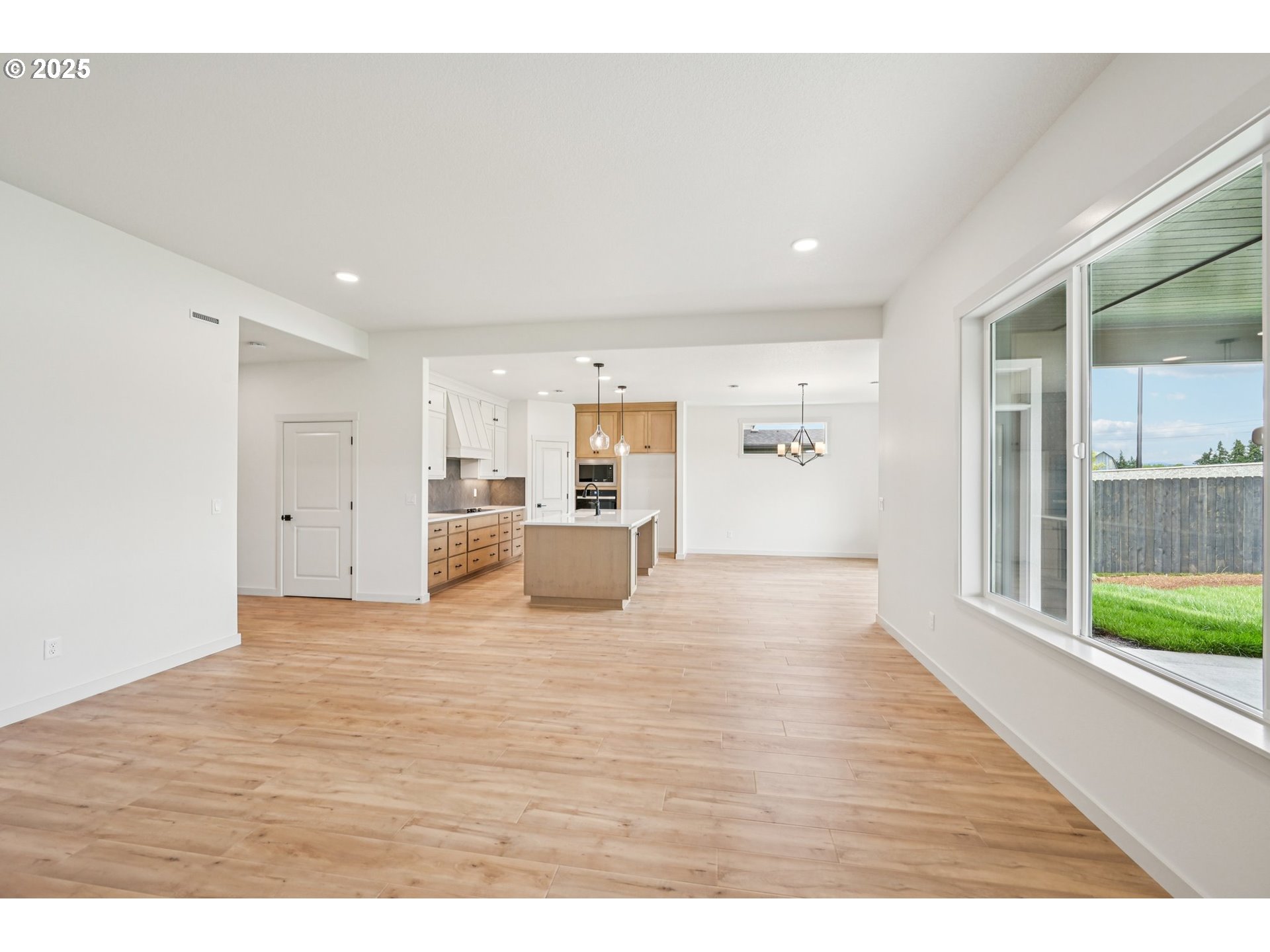 1124 N 44TH PL