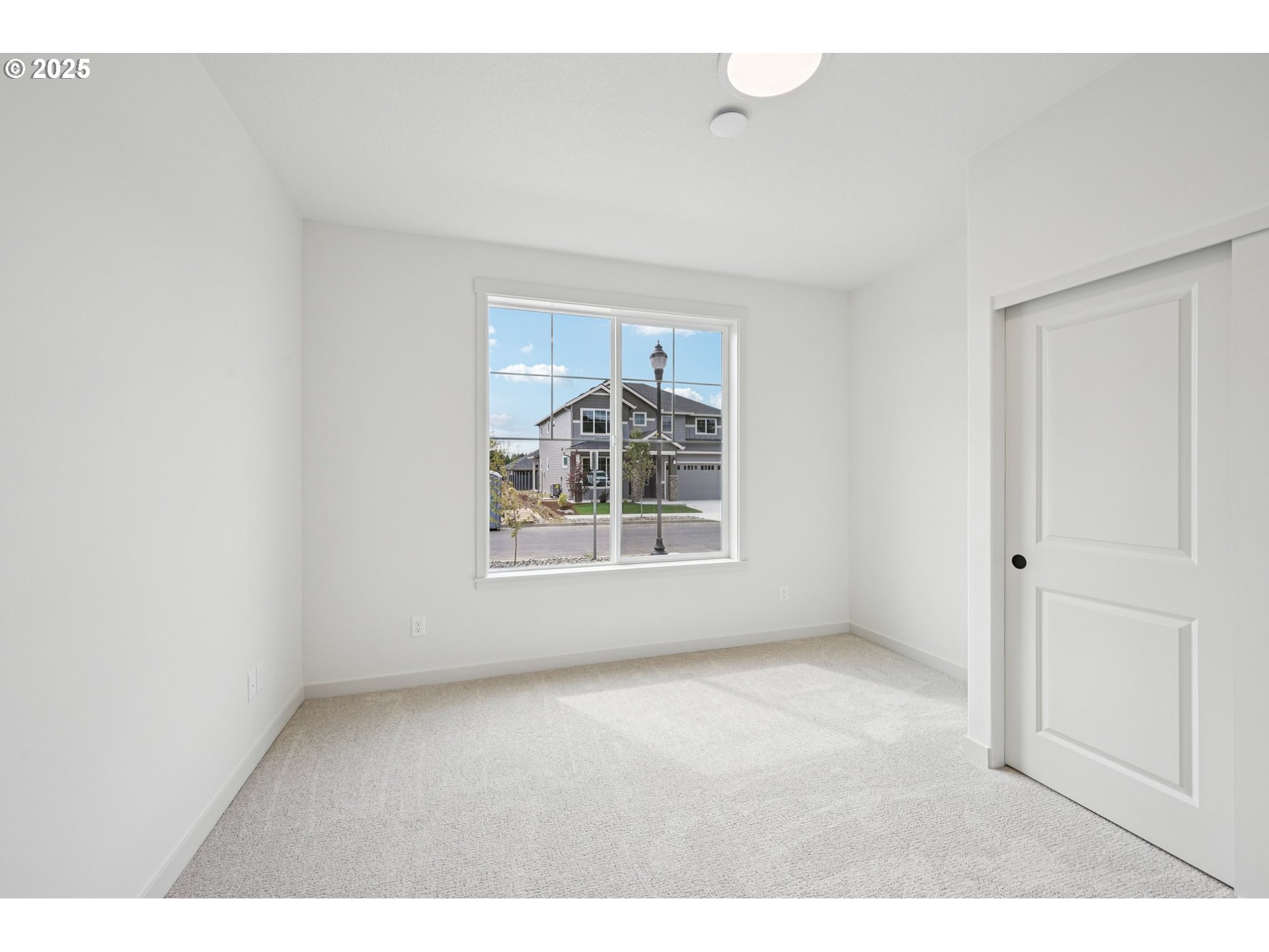 1124 N 44TH PL