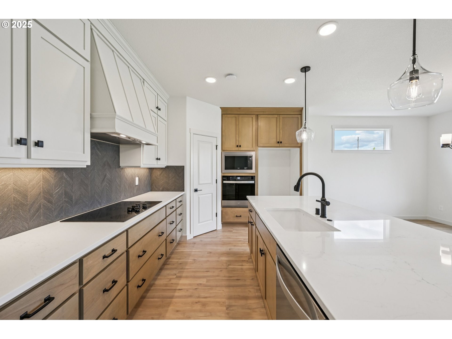 1124 N 44TH PL