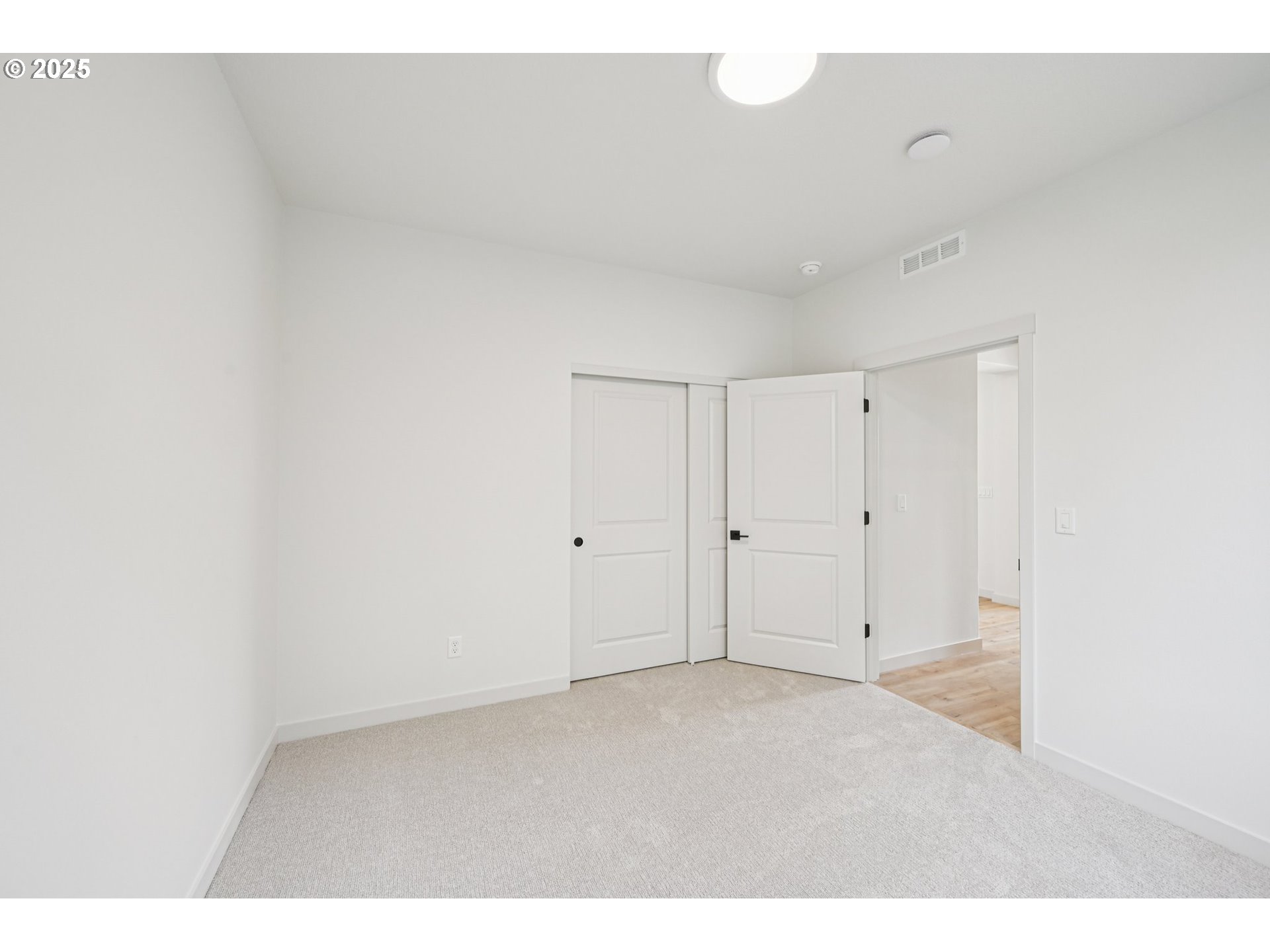 1124 N 44TH PL