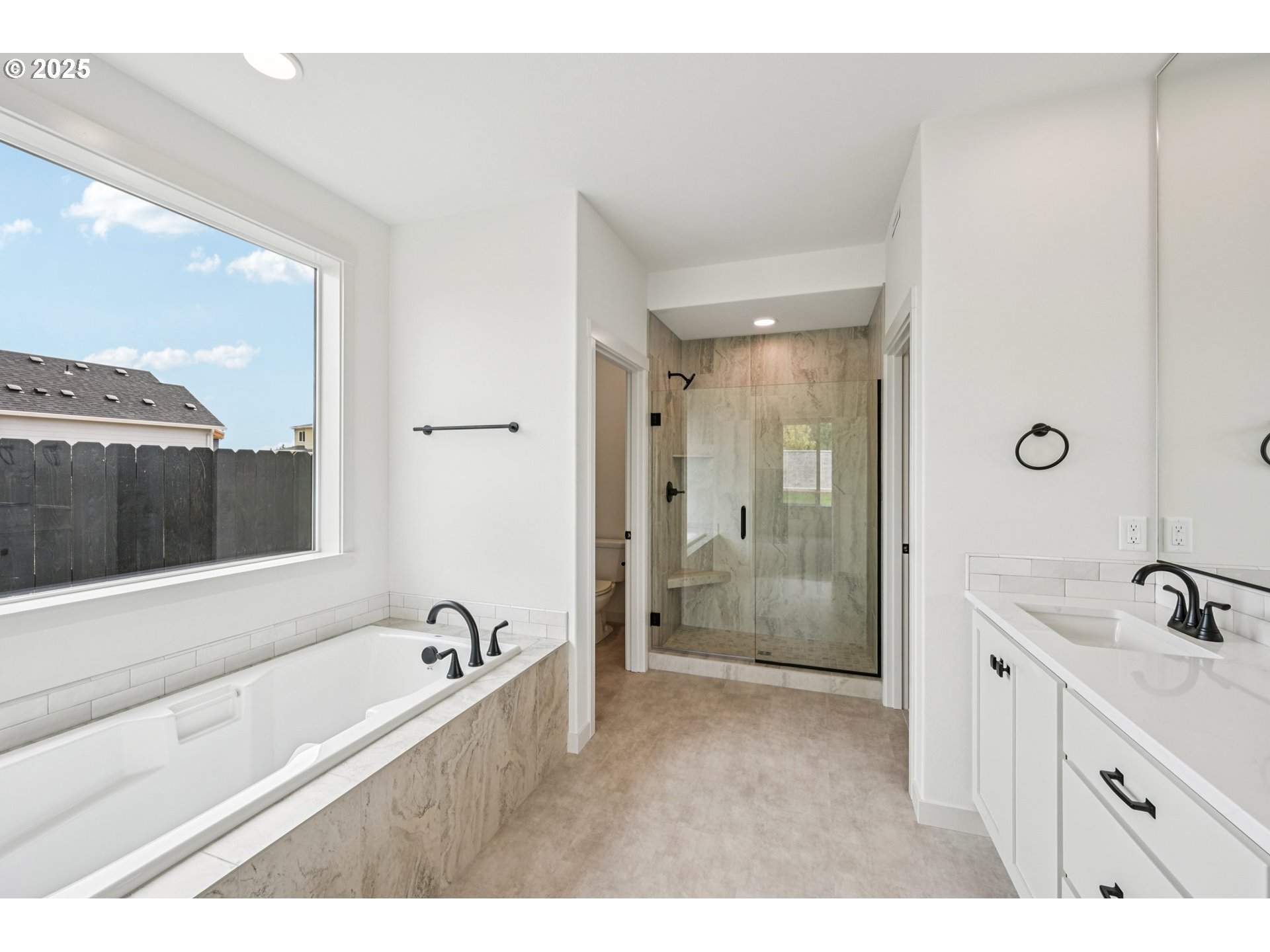 1124 N 44TH PL
