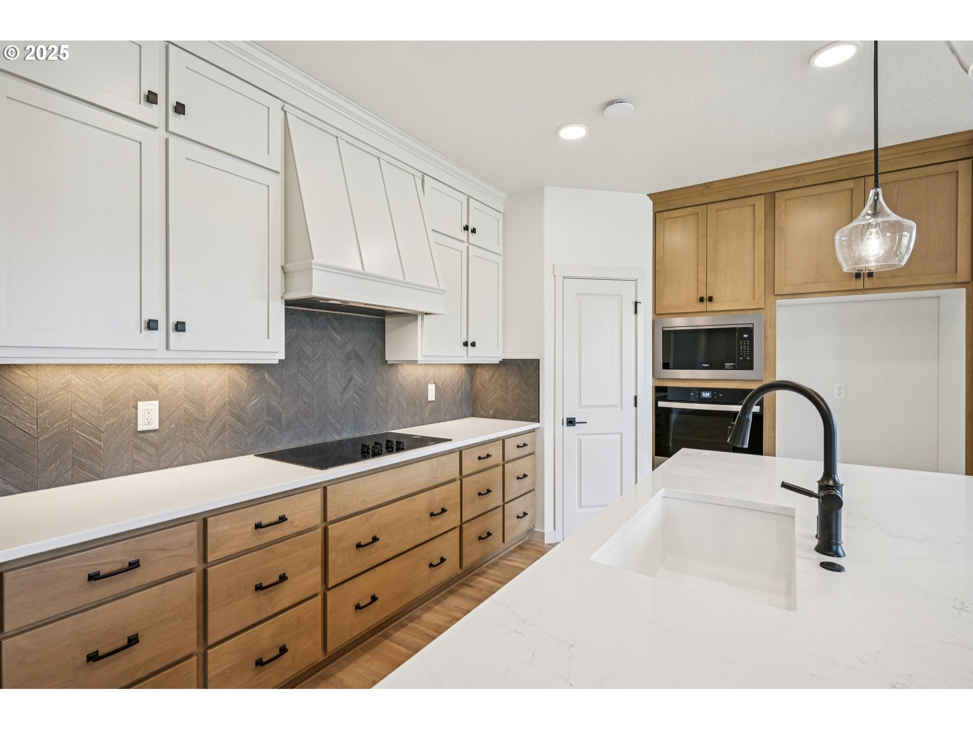 1124 N 44TH PL