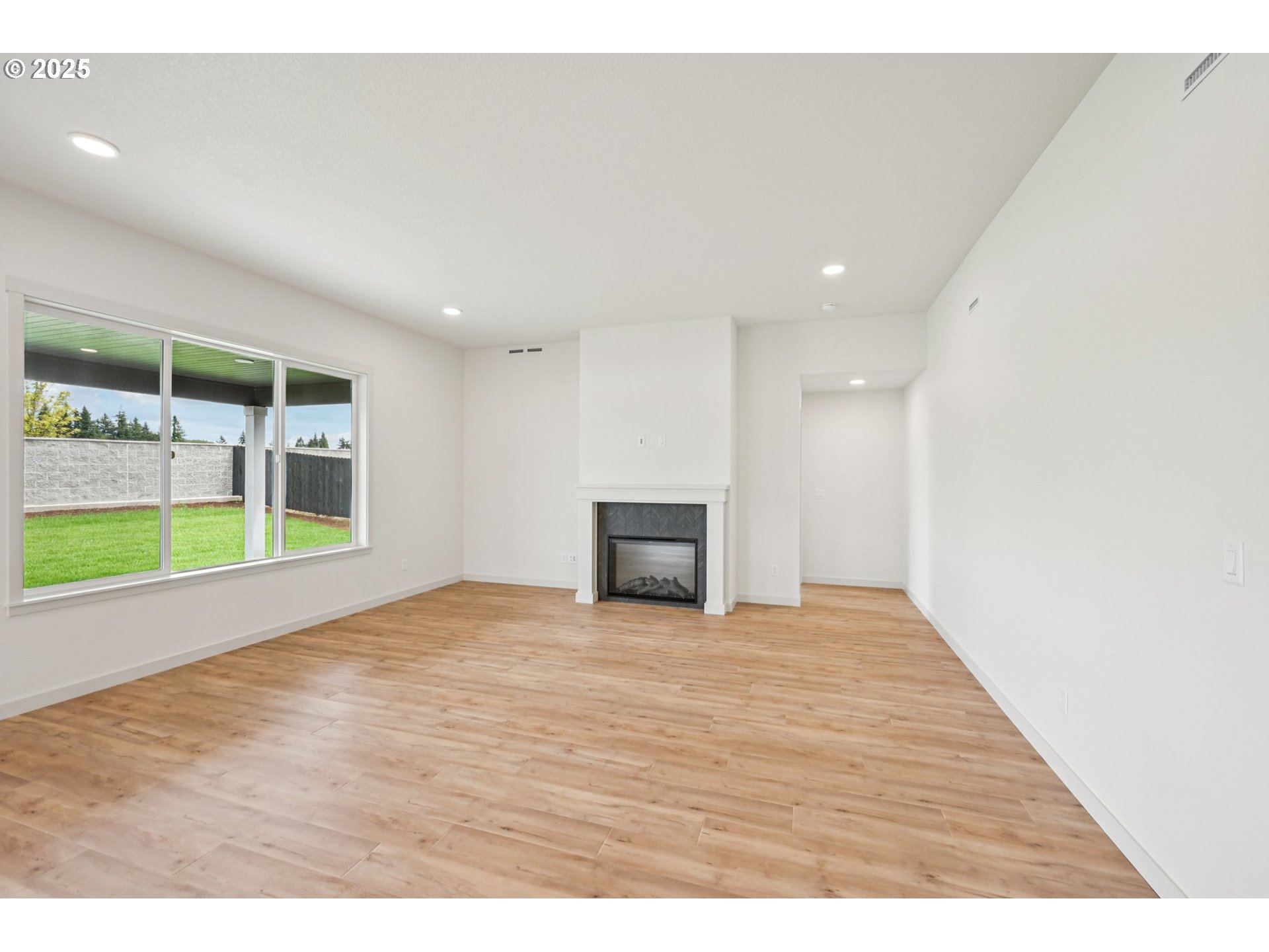 1124 N 44TH PL