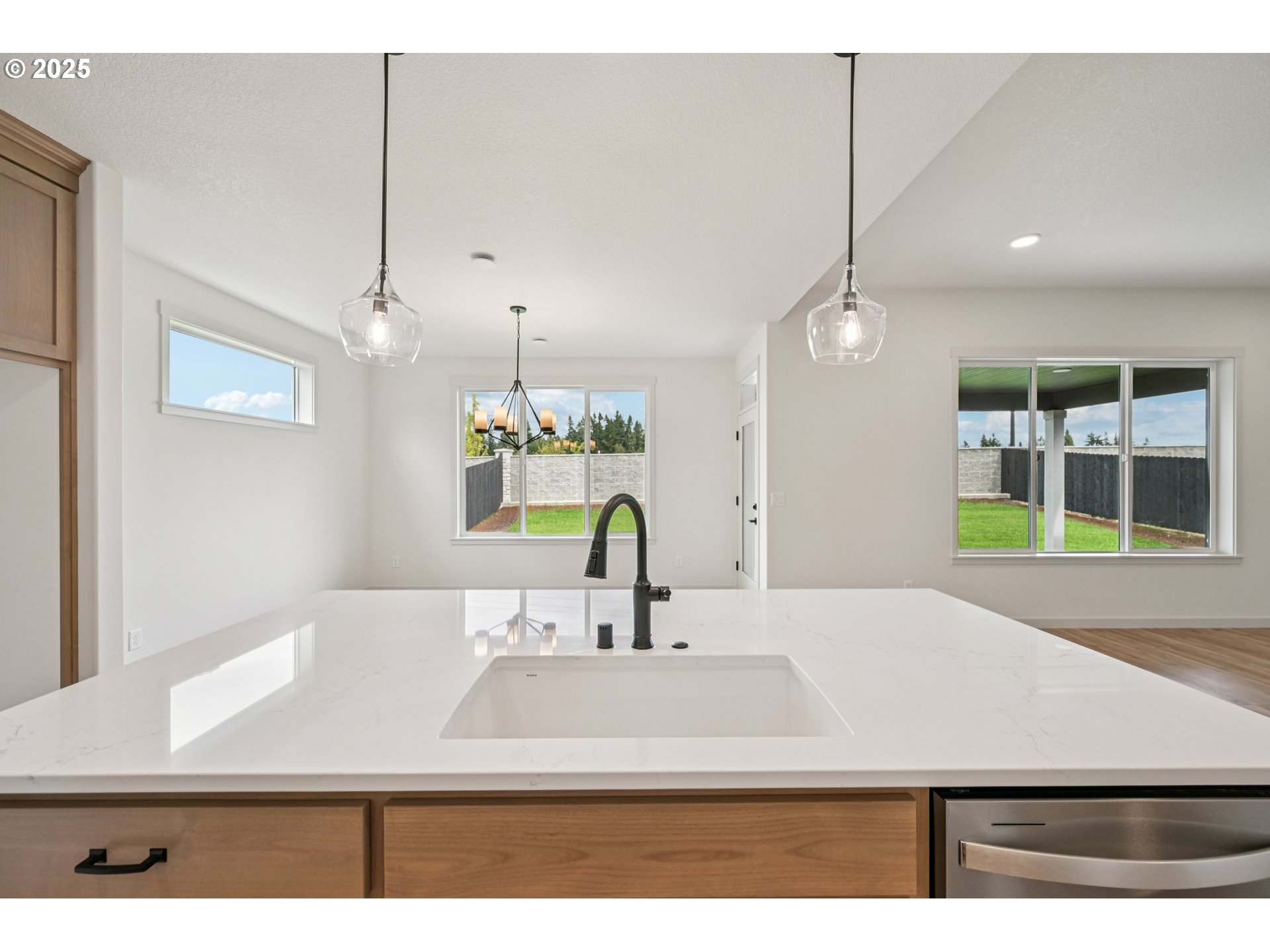 1124 N 44TH PL